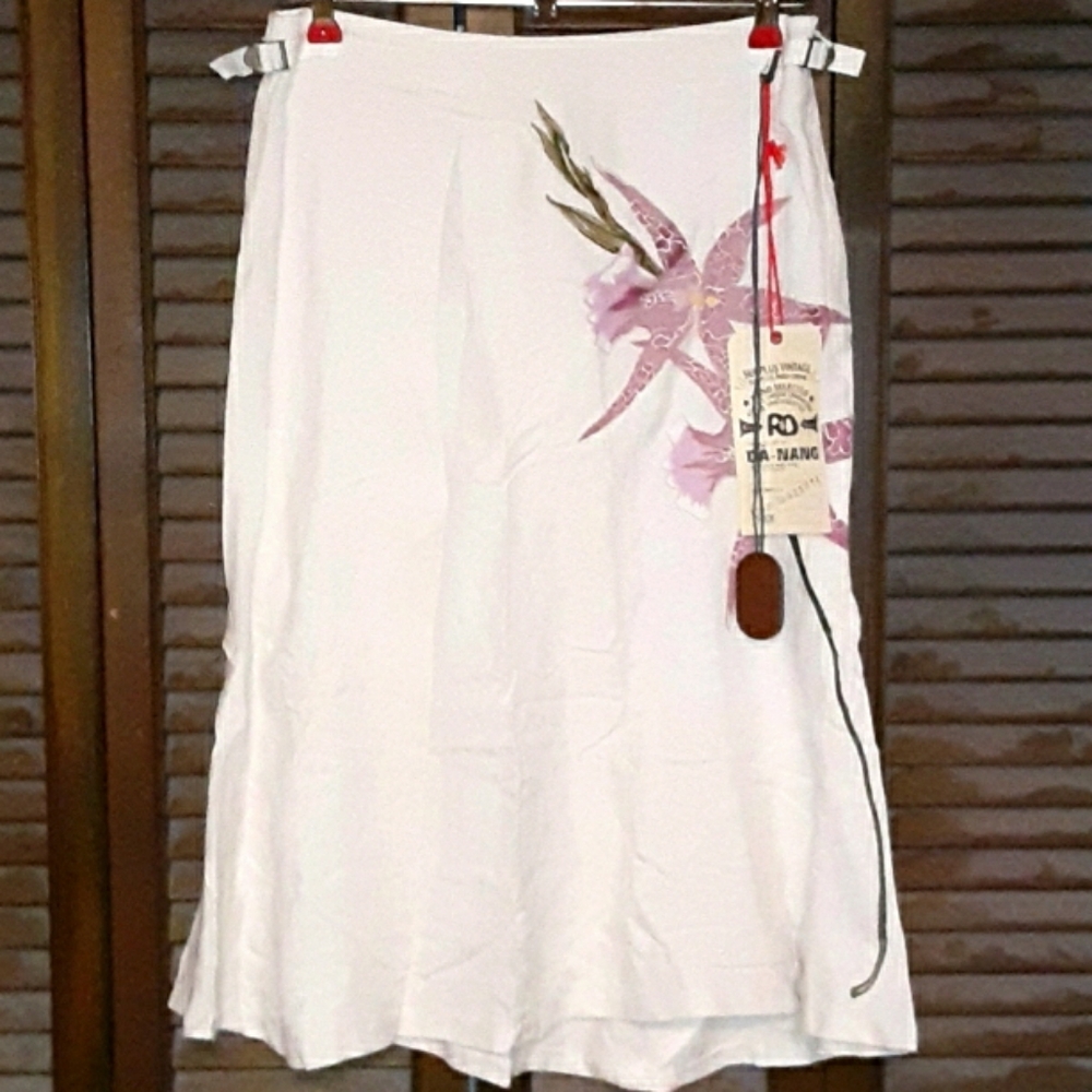 NWT! Da-Nang Surplus 100% Silk Cream Embroidered Skirt. Size XS